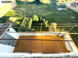 Maison à Nord. Casa de 3 dormitorios, baño completo, terraza, silla elevadora,