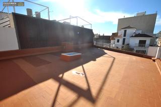 Casa a Nord. Casa esquinera de una planta con solarium, garaje y  3 dormitori