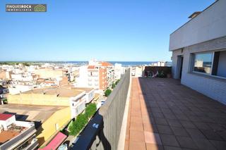 Àtic  Avenida constitucio de la. Ático de 3 habitaciones en el centro del pueblo con 76m2 de terr