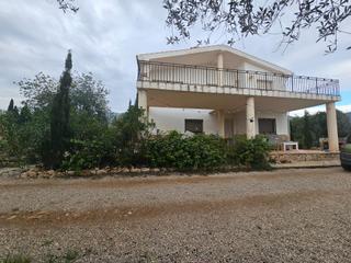 Bauernhof in Nord. Finca rústica con casa en la rapita