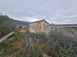 Masia a Freginals. Finca de 5 ha en freginals con casa