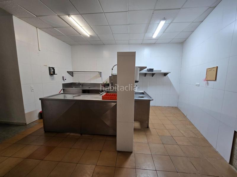 Foto cb8976a0-607b-480d-abe2-414b48ff9e60. Affitto locale commerciale in calle calderon barca 30 in Amposta