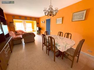 Pis a Centre. Piso centrico y cerca de la playa, de 4 dormitorios, bao y aseo