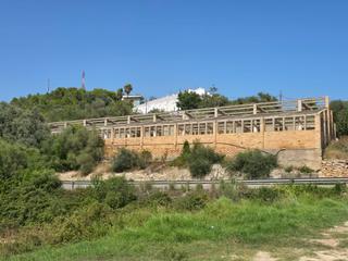 Lloguer Local Comercial a Centre. Parcela de 2.000 m con edificación de 900 m