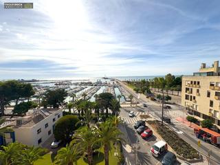 Pis a Centre. A 50 metros del puerto del club nautico, piso de 3 dormitorios,