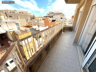 Appartement à Centre. Piso centrico de 3 dormitorios, baño, cocina independiente, come