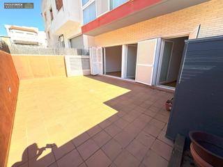 Pis a Platges. En zona caprabo, planta baja de 3 dormitorios, 2 baños, cocina i