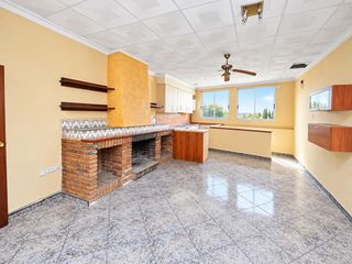 Casa in Alcanar. Casa de 4 habitaciones con gran terraza y almacén situado en alc