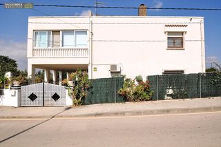 Chalet in Aldea (L´). Chalet independiente con dos viviendas en una amplia parcela de