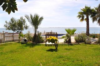 Casa en Alcanar. Chalet con piscina en primera linea de mar