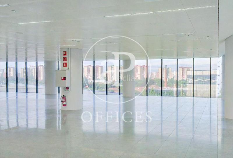 Foto 0c2ae1ad-7d9b-45f2-a666-b5094aeadabe. Rent office space with heating in Barri de les Corts Barcelona