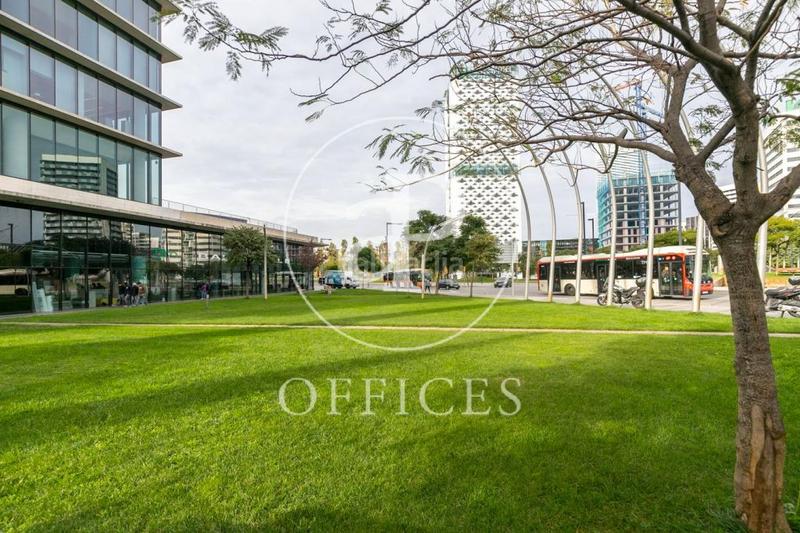 Foto c7301388-c95a-4e1f-b62d-faad107facf7. Rent office space with heating in Barri de les Corts Barcelona