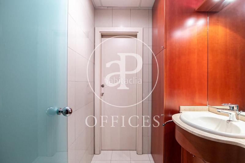 Foto 0bb1be88-17c3-4492-b86d-65e30547a861. Oficina amb calefacció a Barri de les Corts Barcelona