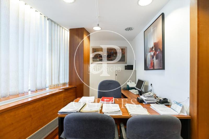 Foto 45eb893c-a292-4a4b-bd10-d7107436ba1c. Oficina amb calefacció a Barri de les Corts Barcelona