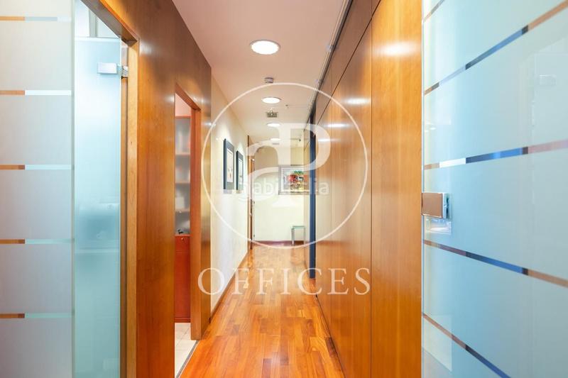 Foto 5087d198-abc3-4028-a67f-9de5d6136141. Oficina amb calefacció a Barri de les Corts Barcelona