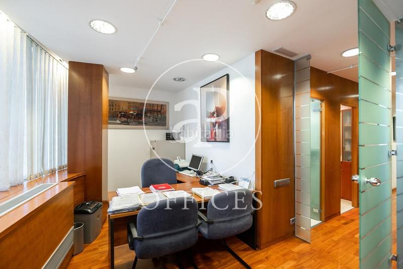 Foto 629be9c5-752d-4d41-ad77-3dc5d9f982e6. Oficina amb calefacció a Barri de les Corts Barcelona