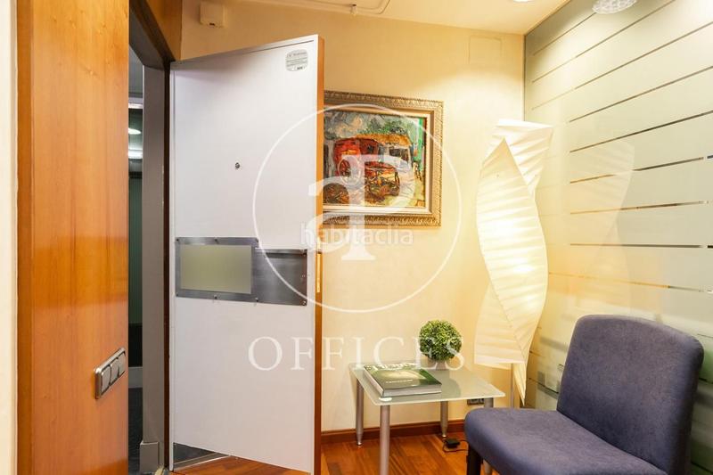 Foto 9c87c8d2-38df-4bea-9bfa-76ca1f4afb69. Oficina amb calefacció a Barri de les Corts Barcelona