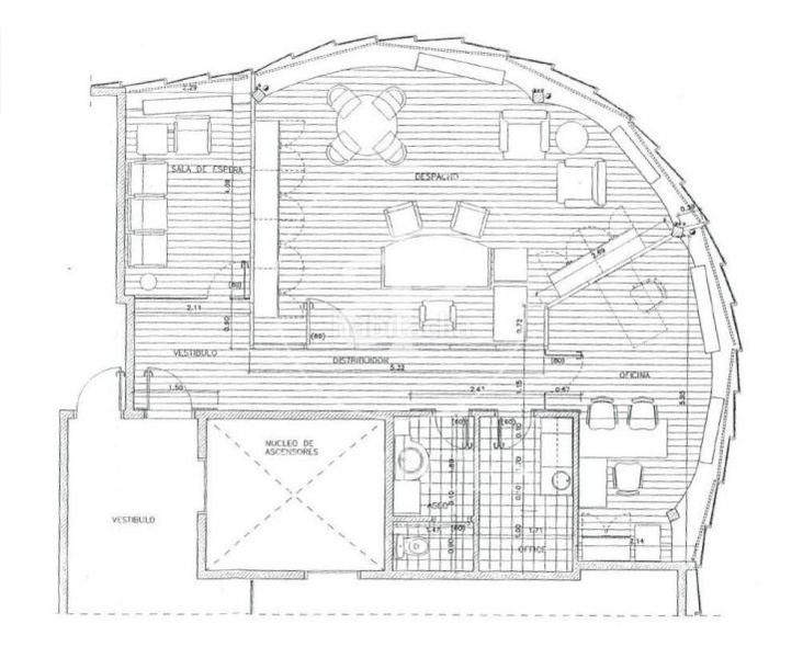 Foto e566b44f-7cb4-4ef1-864e-91a95fbe42f0. Oficina amb calefacció a Barri de les Corts Barcelona