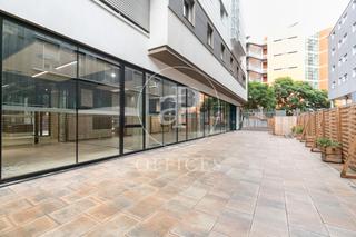 Rent Office space  C/ de sancho de ávila. Oficina  en alquiler con terraza en poblenou de uso recreativo o