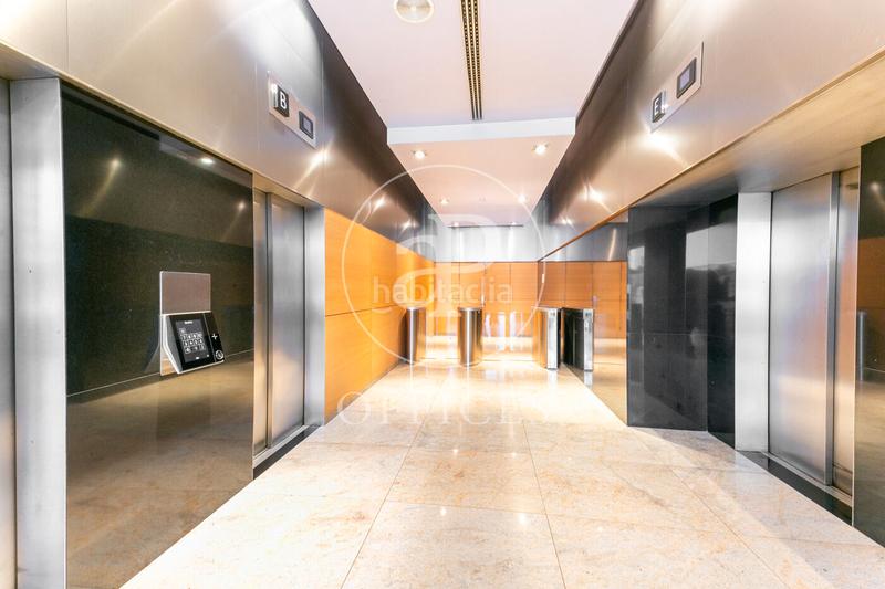 Foto f7f4b35c-bfc4-40a2-a31a-9a3dcc242213. Rent office space with heating in Barri de les Corts Barcelona