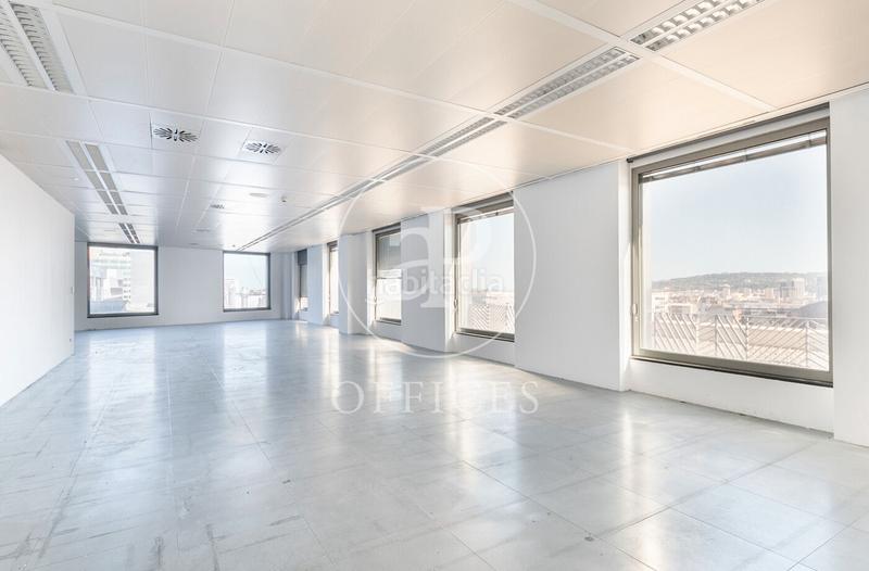 Foto d4a0b6d0-2be3-4360-a91b-df456e49b087. Rent office space with heating in Barri de les Corts Barcelona
