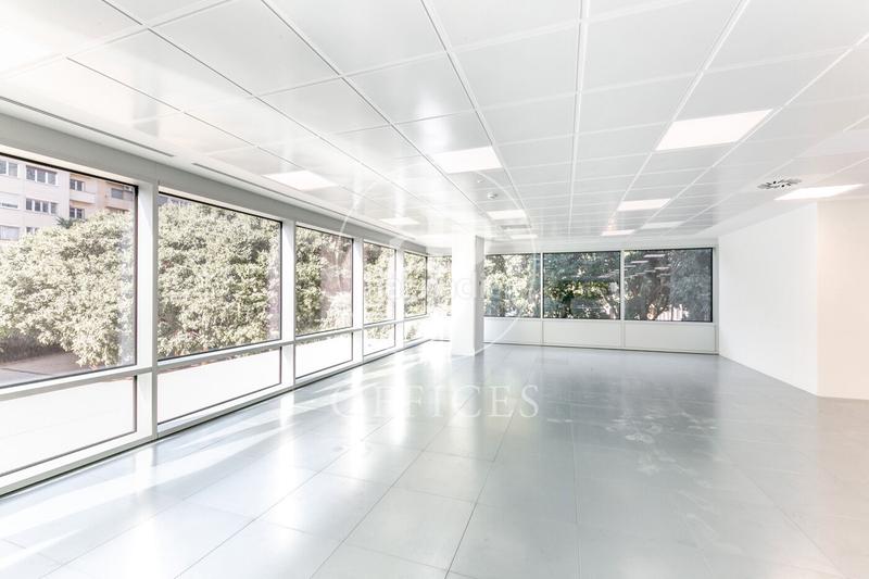 Foto f3aca44c-534c-40ec-be05-9814a186f700. Alquiler oficina s en alquiler en edificio corporativo en av. diagonal en Barcelona