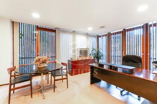 Rent Office space  Carrer de freixa. Oficina en alquiler en sarriá