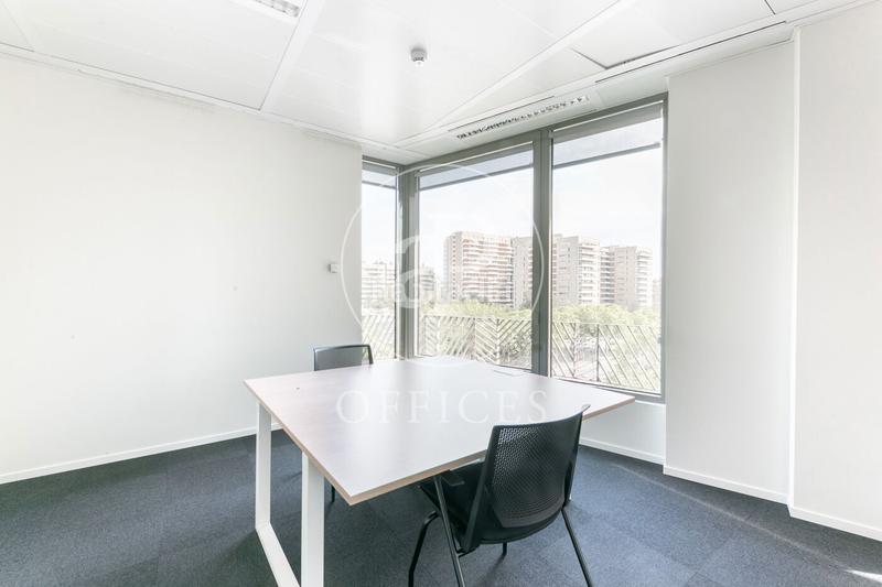 Foto e5b88080-2c62-45c2-8677-7bd1e55bd8cc. Miete büro mit heizung in Barri de les Corts Barcelona