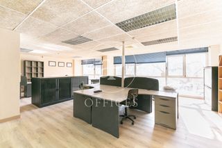 Miete Büro  C/ de la selva de mar. Oficina implantada en alquiler en 22