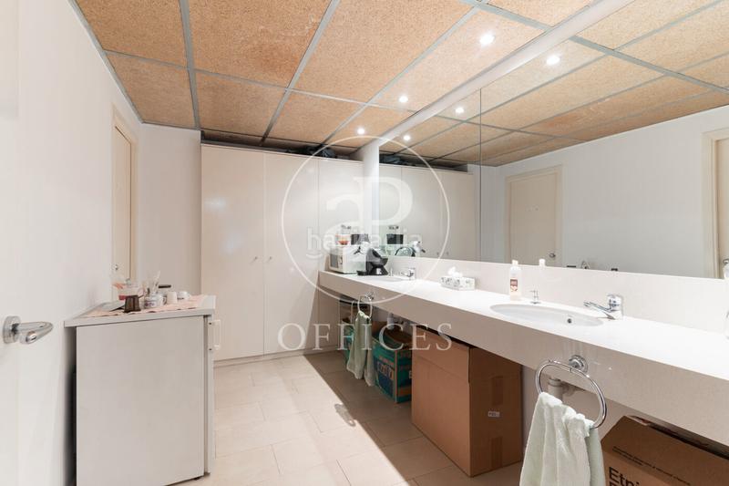 Foto 2a1cd418-778f-47a4-8688-fb269fb058e1. Alquiler oficina s en alquiler en calle numancia en Barcelona