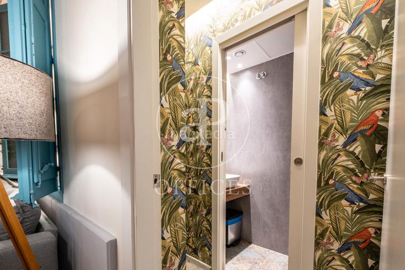 Foto 7ea78dc8-d06f-4b35-b54b-83484cc79d81. Rent office space with heating in Gòtic Barcelona