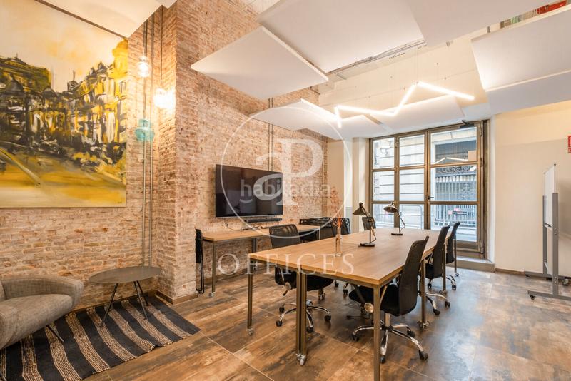 Foto bb9a9b3a-860b-4c44-a70c-f39522a70ba1. Rent office space with heating in Gòtic Barcelona