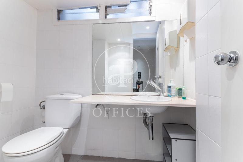 Foto f52e009f-b759-4b6f-9675-d76e503880a6. Office space with heating in Barri de les Corts Barcelona