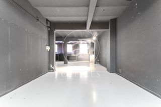 Büro  Carrer d'enric granados. Oficina en venta en enric granados