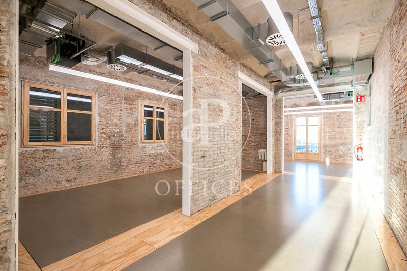 Foto 8cd2e985-a2e3-48a5-a9b0-9afa6c25574a. Rent office space with heating in Gòtic Barcelona