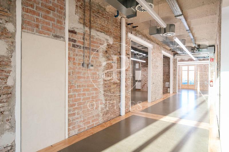 Foto f3ae1148-469c-4004-99c6-ecadcd16934b. Rent office space with heating in Gòtic Barcelona