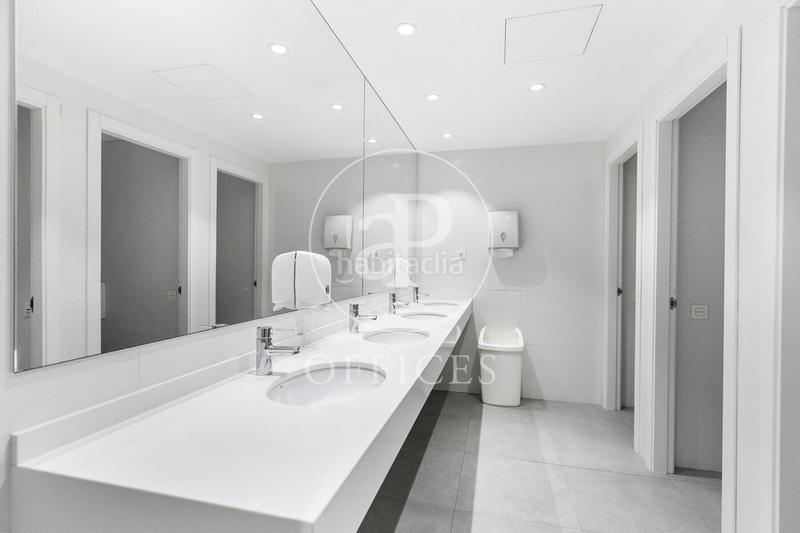 Foto 2ebc9a8c-928a-40bf-ba79-056674bb5e7f. Lloguer oficina amb calefacció a El Parc i la Llacuna del Poblenou Barcelona