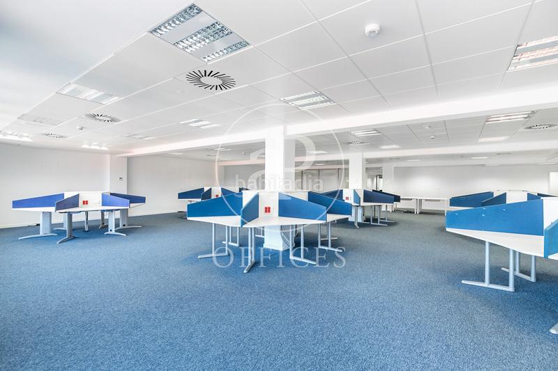 Foto 43163cb8-da8a-4286-8c6a-6e43837bb0e6. Lloguer oficina amb calefacció a El Parc i la Llacuna del Poblenou Barcelona