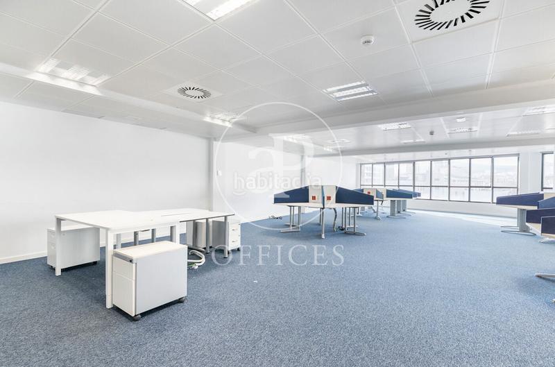 Foto 9ef8efd9-1969-429d-9378-bab7d454a744. Lloguer oficina amb calefacció a El Parc i la Llacuna del Poblenou Barcelona