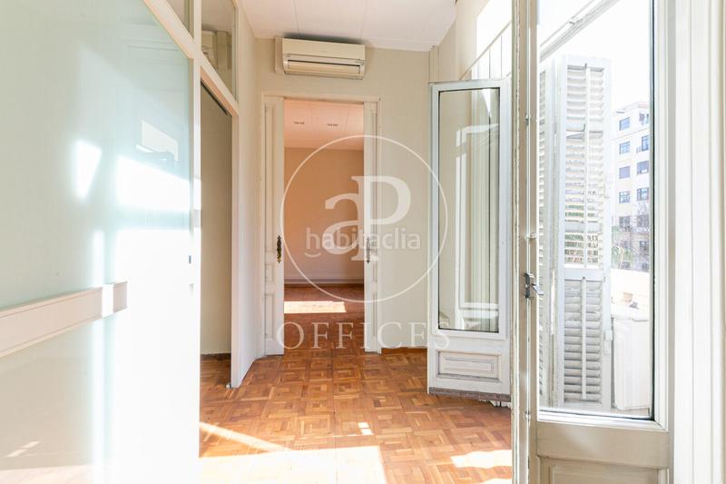 Foto b2f84e41-2377-4d25-8615-531043cc30aa. Miete büro mit heizung in Dreta de l´Eixample Barcelona