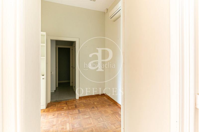 Foto 255bf1a4-b714-4e53-9df3-67679a3fb902. Rent office space with heating in Dreta de l´Eixample Barcelona