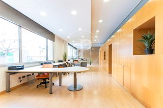 Rent Office space  Carrer de veneçuela. Oficina en alquiler en poble nou  22