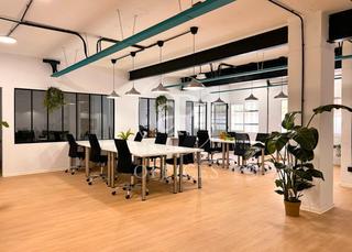 Location Bureau  C/ de roger de flor. Despachos y oficinas en coworking en alquiler en sagrada familia