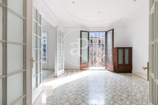 Location Bureau  Carrer de mallorca. Oficina en alquiler en calle mallorca a escasos metros de paseo