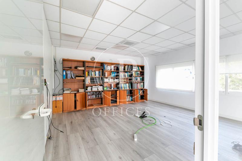 Foto dab99eaf-00e3-4eac-b1f1-9c3f2a5d3b1e. Miete büro in Roquetes-Can Magí Sant Cugat del Vallès