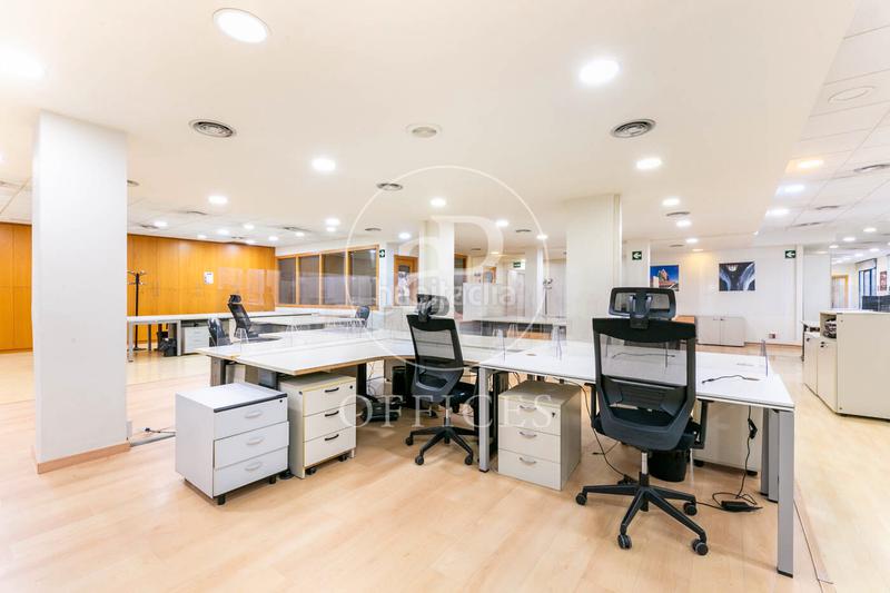 Foto 1c5eb4fe-1afd-4ed0-a39b-cefeed9003a3. Rent office space with heating in Gòtic Barcelona