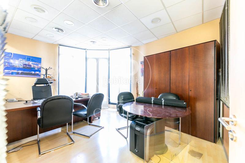 Foto 54f3d145-a920-4c91-91ea-a5327cf958e6. Rent office space with heating in Gòtic Barcelona