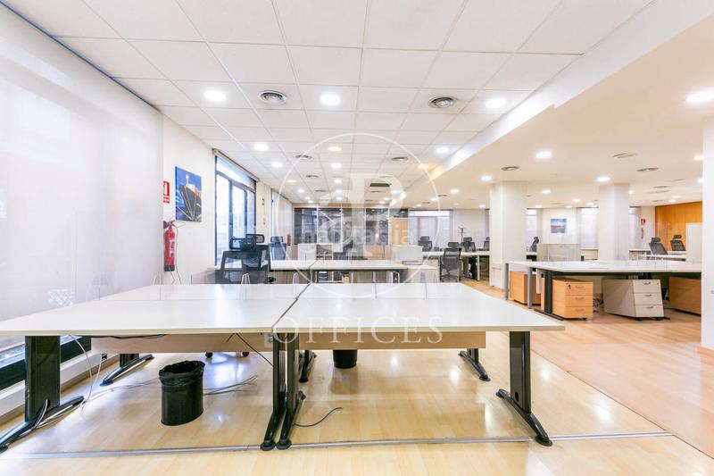 Foto 7d9ca536-567f-406a-a440-072b841f1774. Rent office space with heating in Gòtic Barcelona