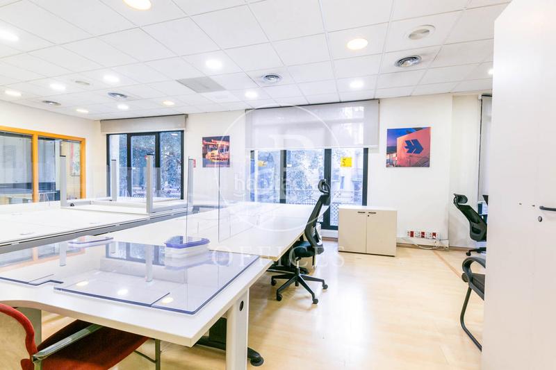 Foto b128c75f-8401-44dc-8ab6-b02d7f31dbd8. Rent office space with heating in Gòtic Barcelona