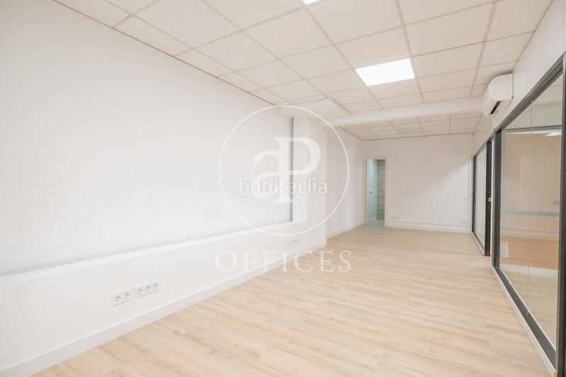Foto 64c5512f-6a61-44af-a706-a2707ec07948. Oficina amb calefacció a Putget - Farró Barcelona